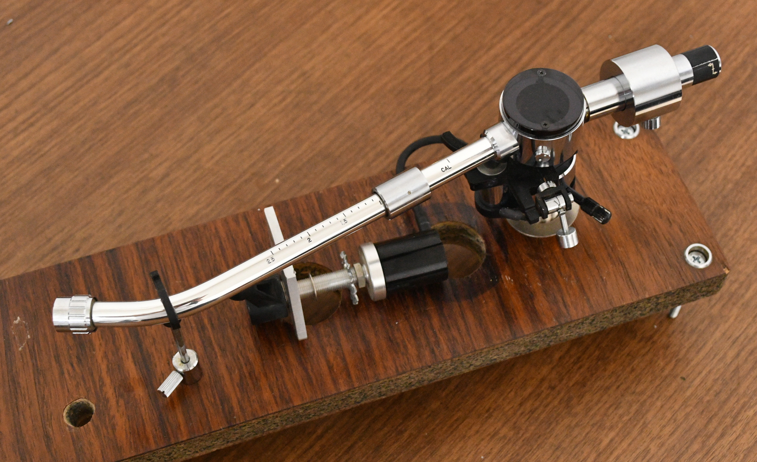 Audio Technica AT-1009 tonearm with air dump remote arm lifter and original cable