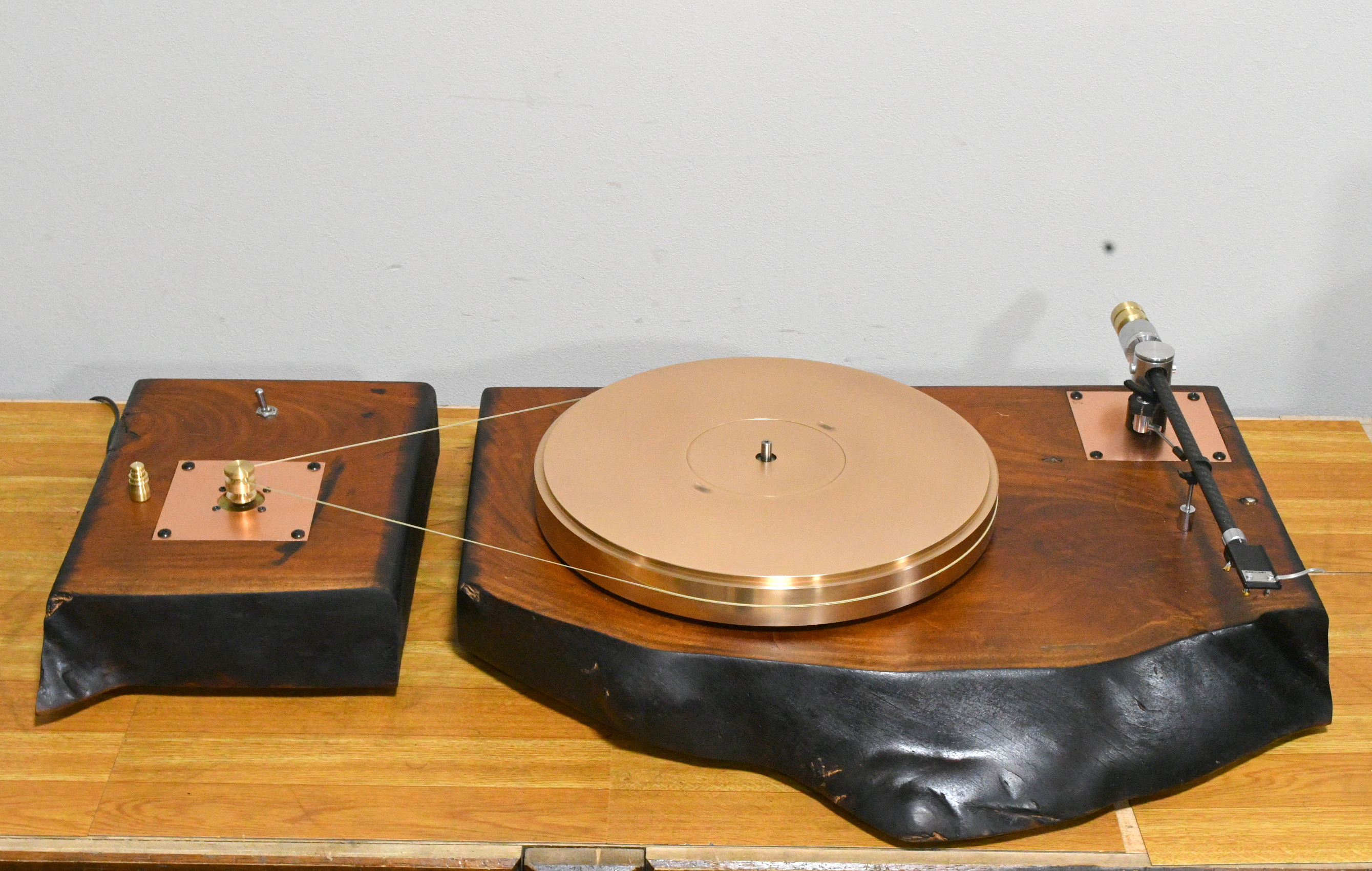 Otomon LAB Turntable with pure straight zero offset tonearm Micro seiki gunmetal flatter