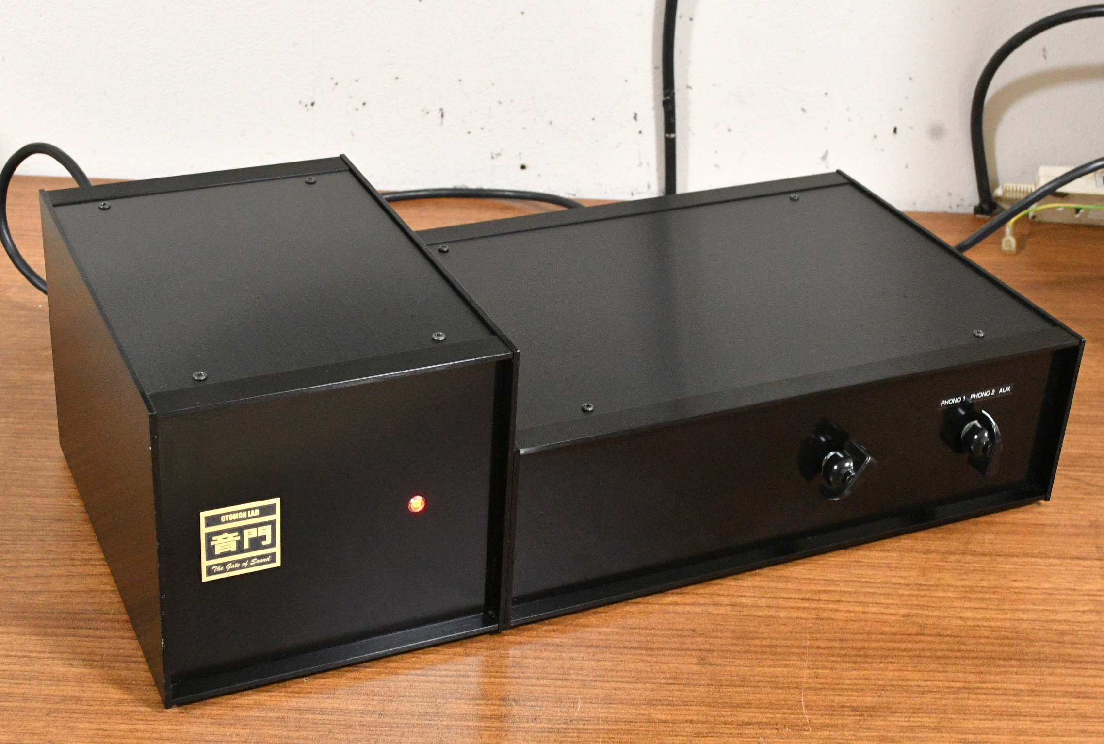 OTOMON LAB  LCR preamp with phono stage and line stage separated power supply