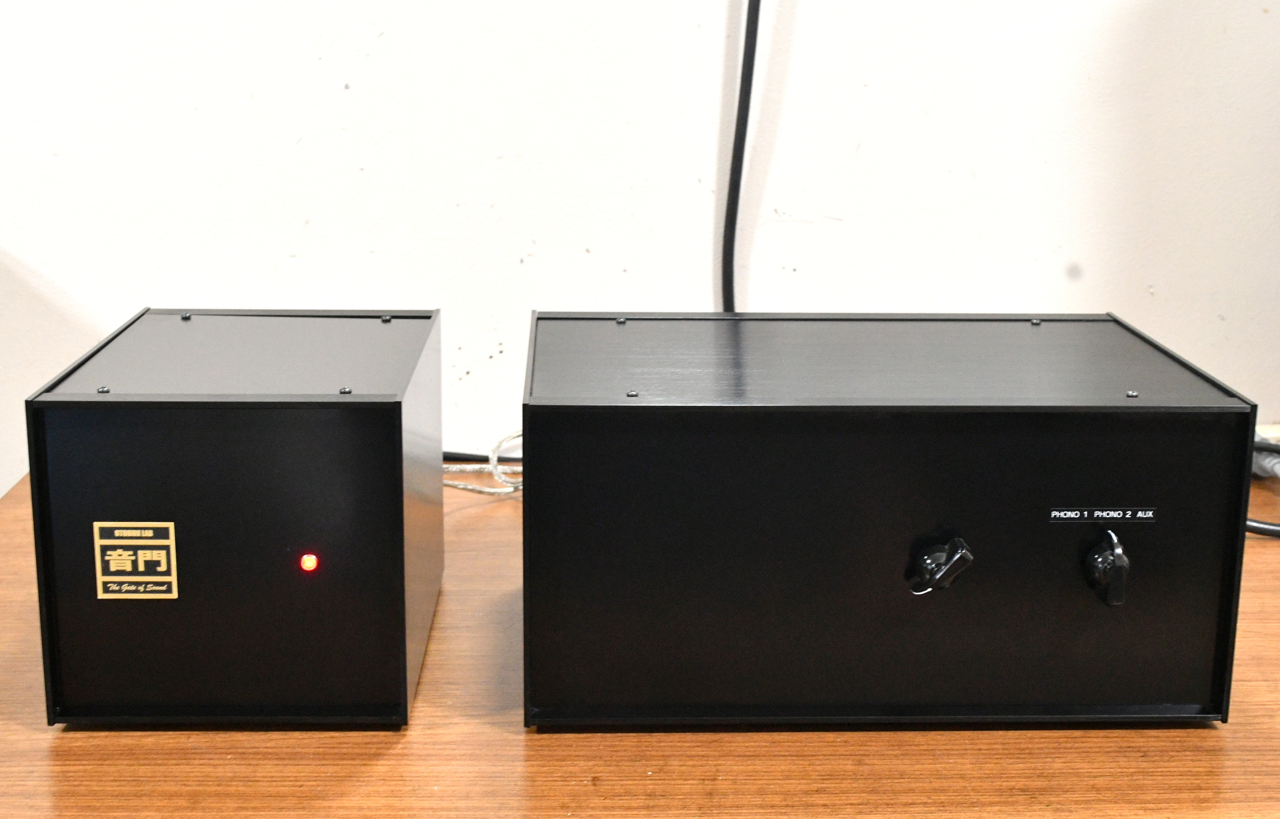 OTOMON LAB  LCR preamp with phono stage and line stage separated power supply