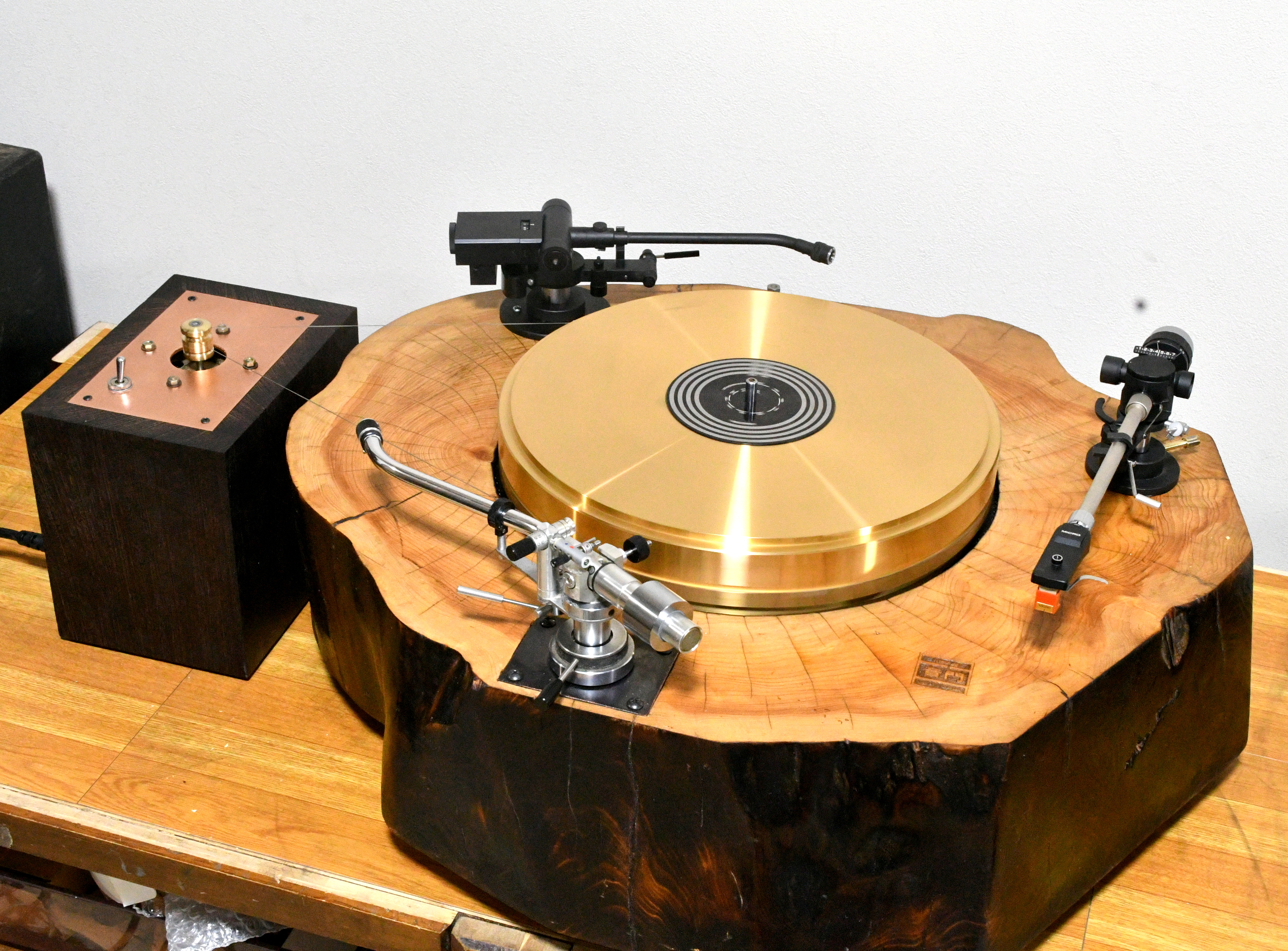 OTOMON LAB "Hibiki" 響き turntable with Micro seiki flatter with 3 tonearms