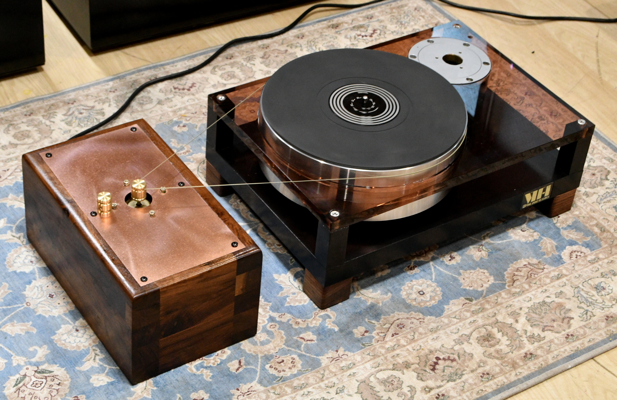 Final Audio Research VTT-1 turntable